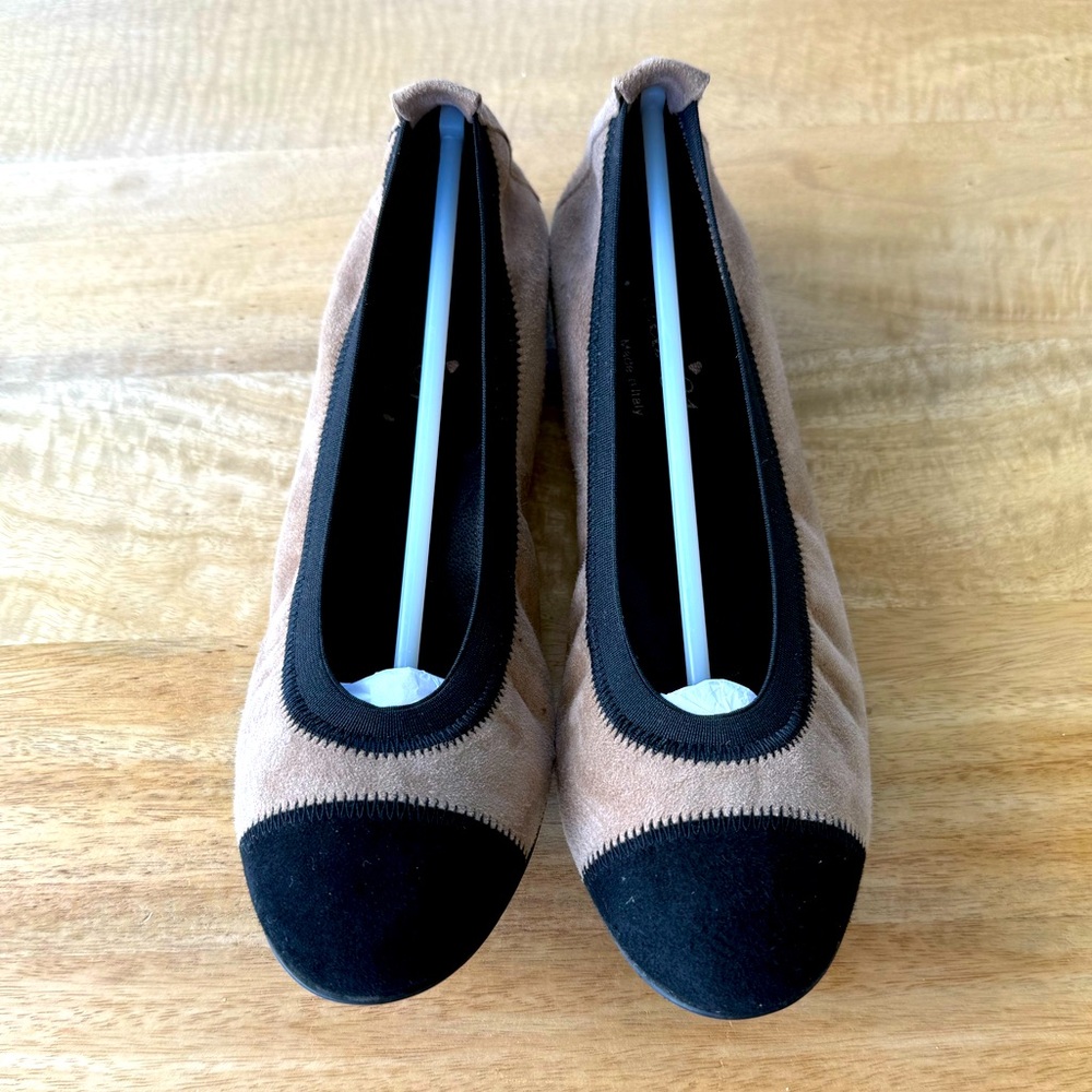 Italian suede cap toe  Black and Tan flats Sz 8.5 ECU
